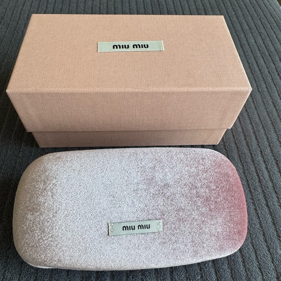 Miu Miu Blush Velvet Eyewear Case - Picture 9 of 10